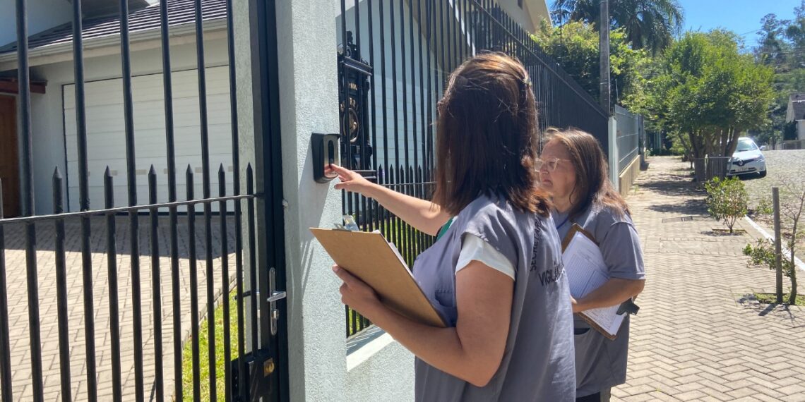 Agentes fazem visitas para levantamento sobre o Aedes aegypti em Sapiranga