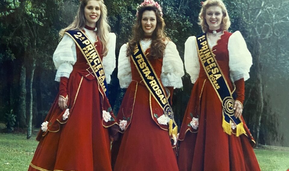 37ª Festa das Rosas conta com exposição dos vestidos das antigas Cortes