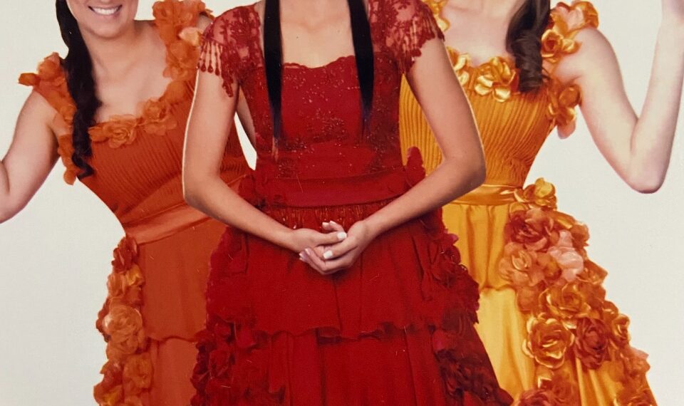 37ª Festa das Rosas conta com exposição dos vestidos das antigas Cortes