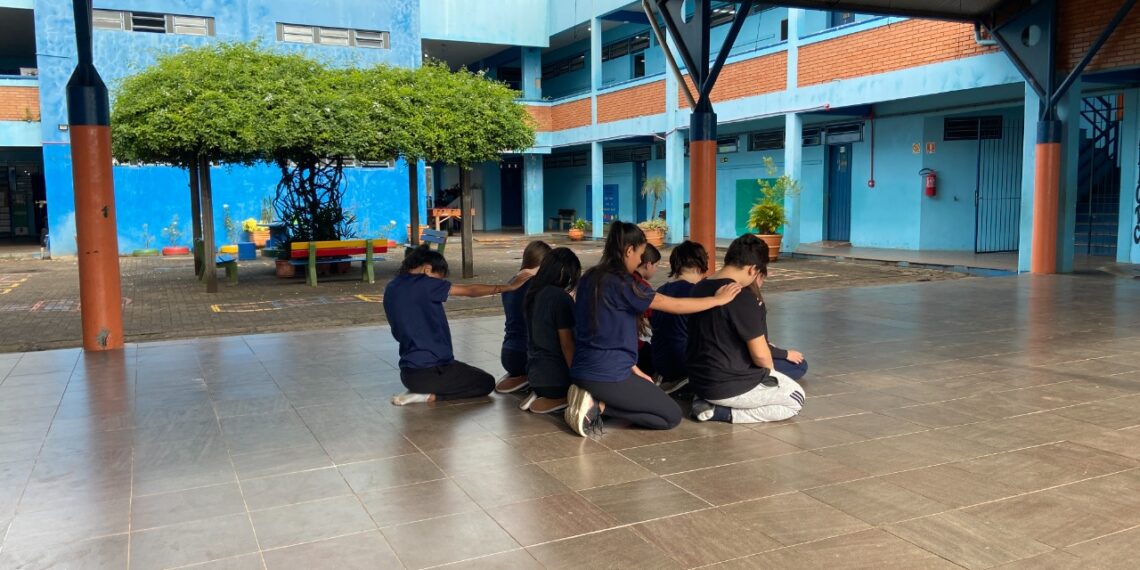Escolas da rede marcam presença na Festa das Rosas