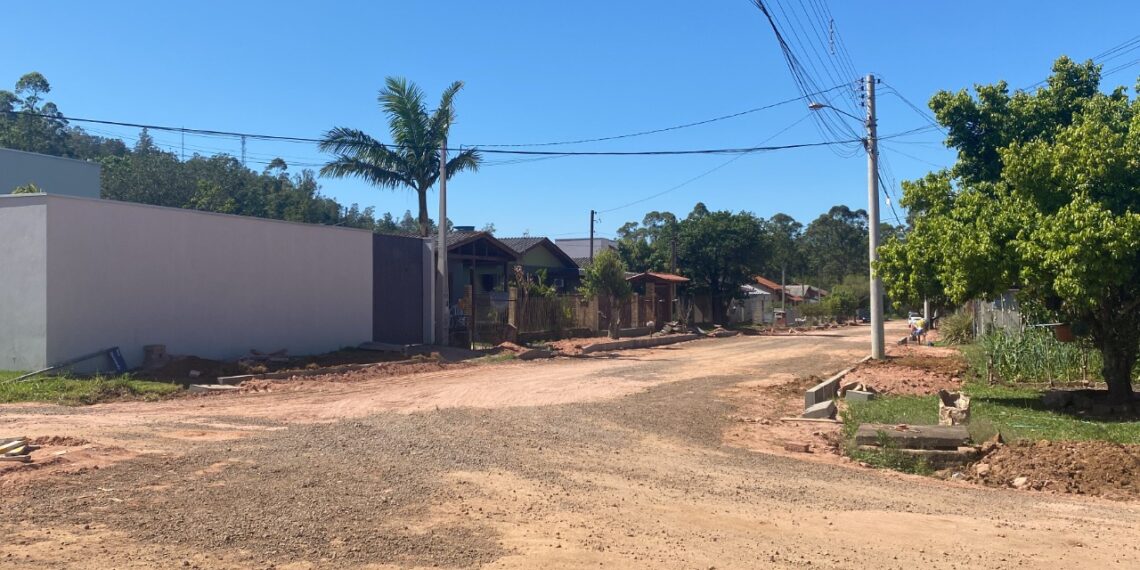 Prefeitura de Nova Hartz promove melhorias em ruas do bairro Das Rosas