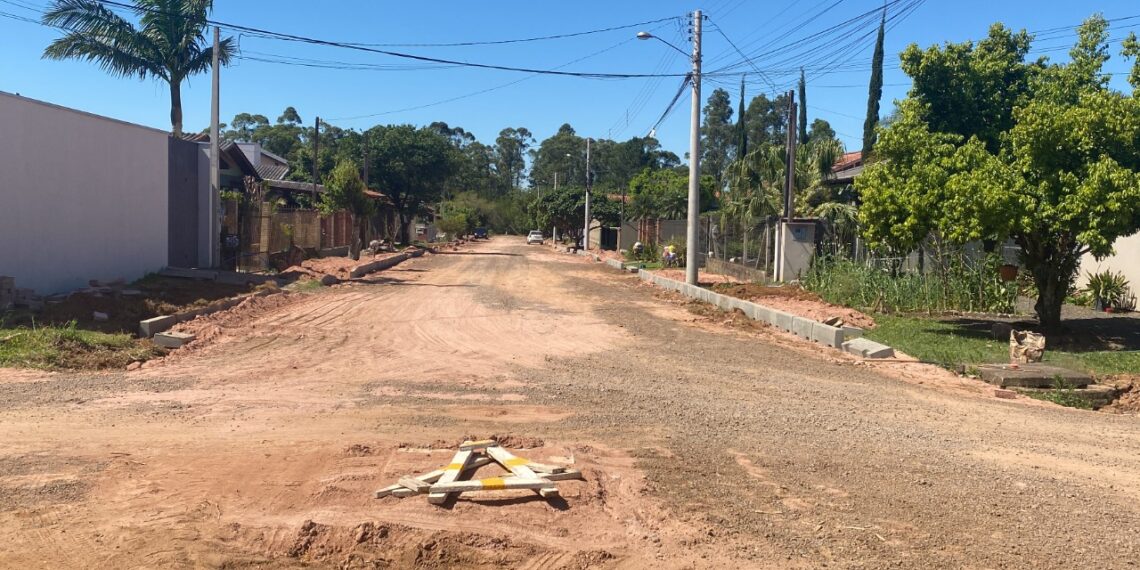 Prefeitura de Nova Hartz promove melhorias em ruas do bairro Das Rosas
