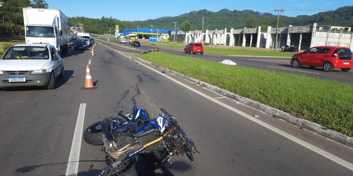 Mulher morre em acidente com duas motocicletas na RS-239 em Campo Bom