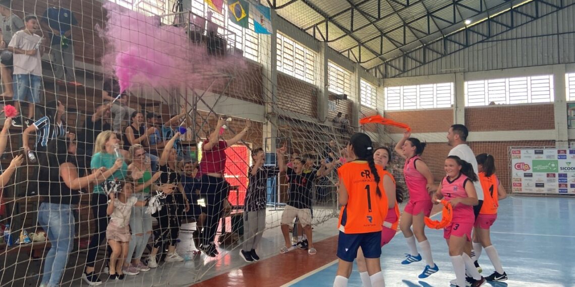 Copa Repercussão na Escola de Futsal Clip/Sicoob MaxiCrédito conhece campeões em Nova Hartz