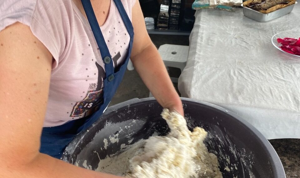 Ela é exclusiva da festa: cuca de rosa é produzida pelas mulheres da Associação Koloniegeschmack