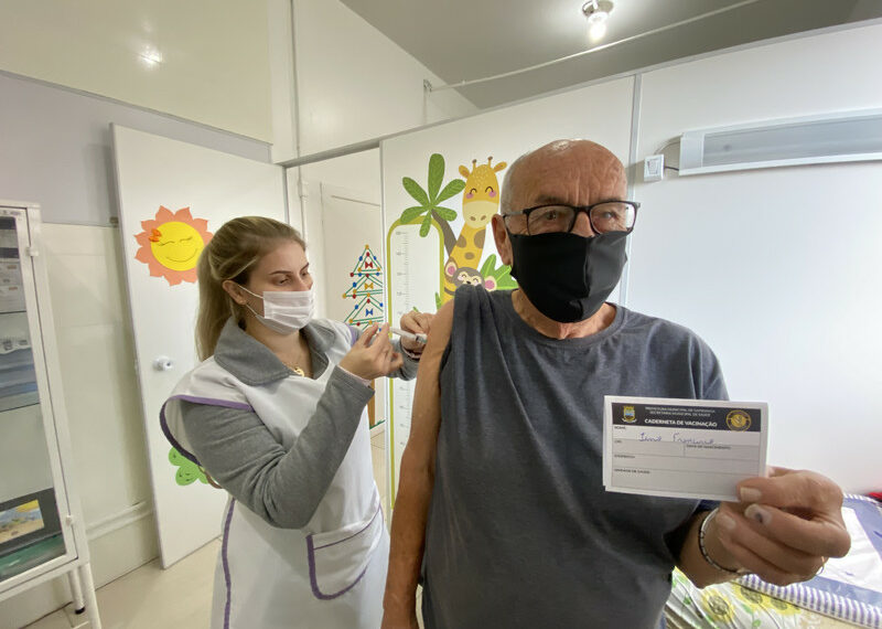 Sapiranguenses são chamados a colocar em dia seu esquema vacinal contra a Covid-19
