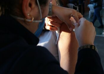 Quarta dose da vacina contra a Covid-19 está disponível em Sapiranga para pessoas acima de 18 anos