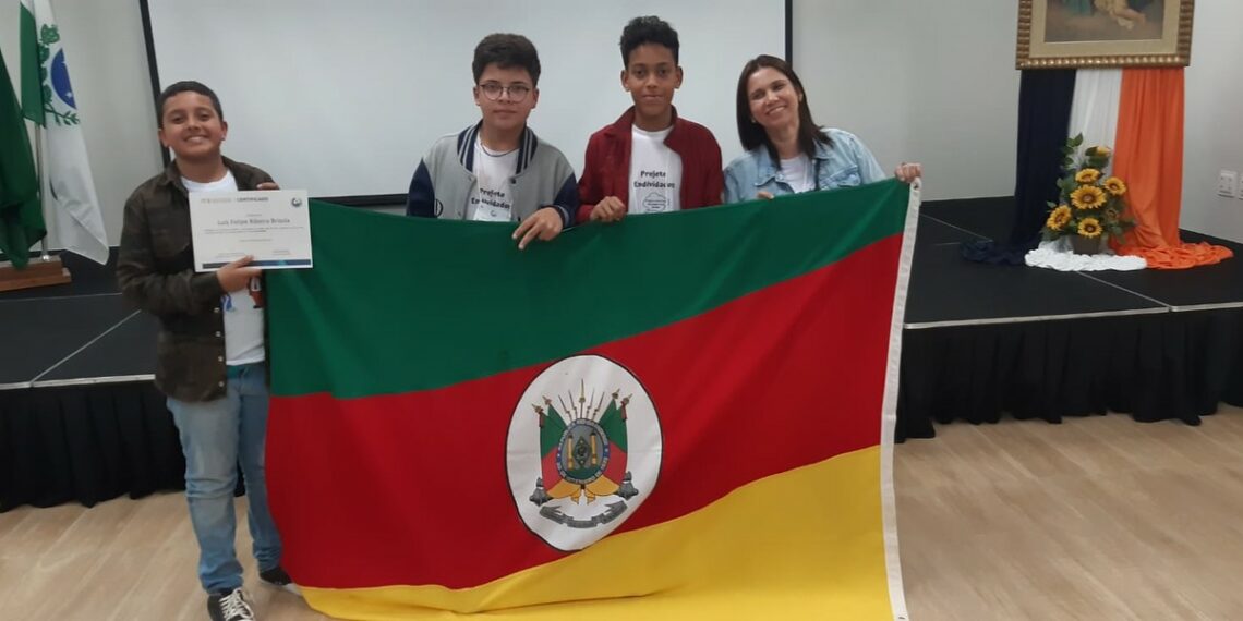 Projeto de estudantes da rede municipal de Sapiranga recebem credencial para feira em Pernambuco