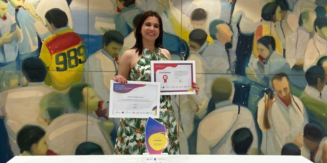 Professora de Sapiranga conquista primeiro lugar em concurso nacional