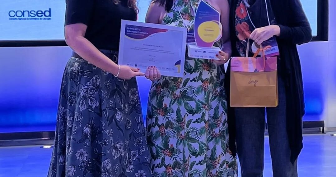 Professora de Sapiranga conquista primeiro lugar em concurso nacional
