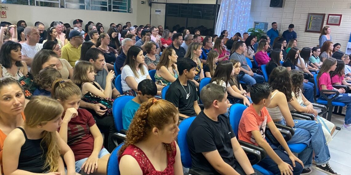 Professores e alunos são reconhecidos pelo bom desempenho em Nova Hartz