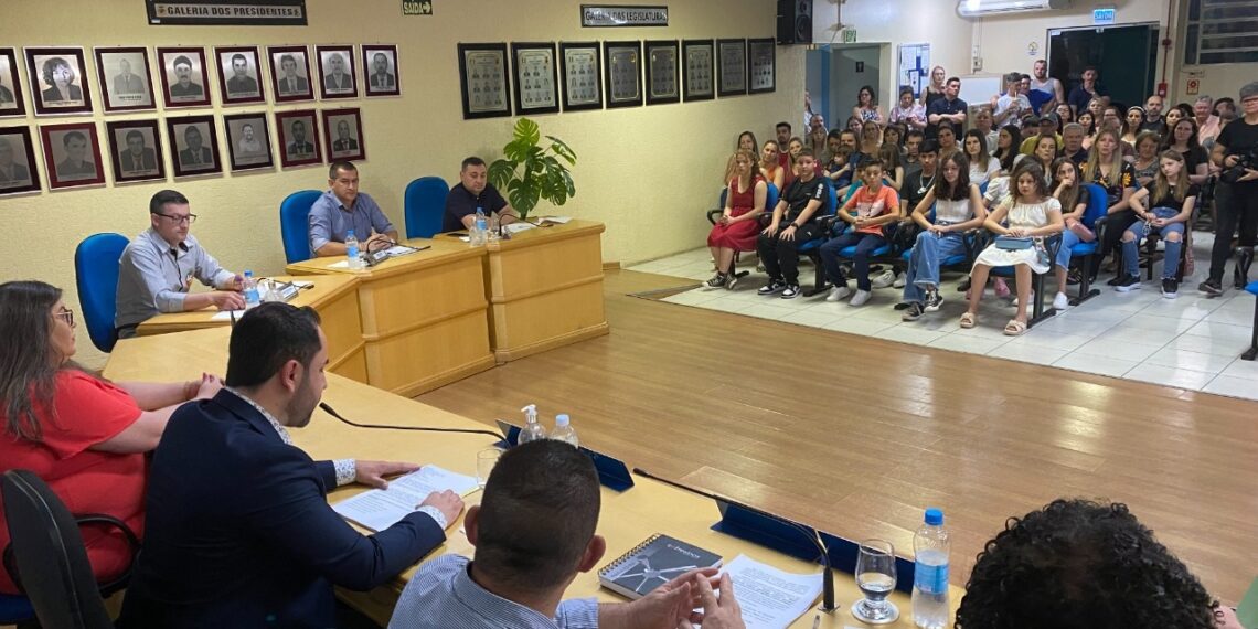 Professores e alunos são reconhecidos pelo bom desempenho em Nova Hartz