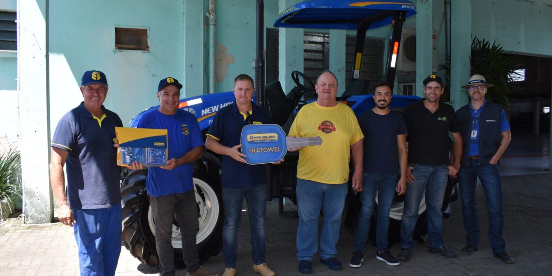 Nova Hartz adquire trator para Departamento de Agricultura