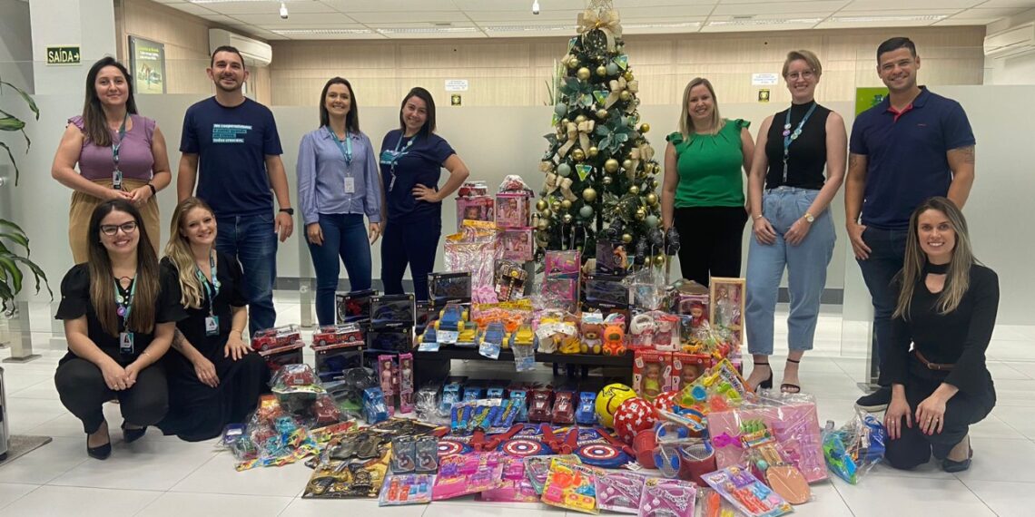 Campanha Abraça Sicoob arrecada quase 4 mil brinquedos