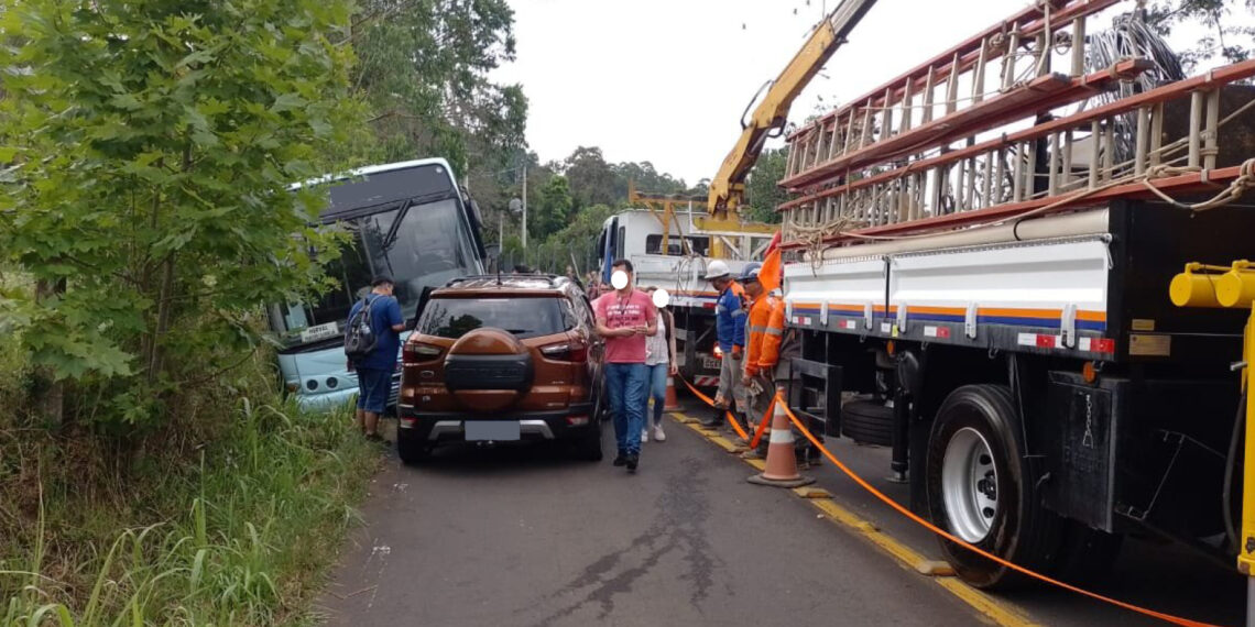 Acidente em Sapiranga deixa passageiro de ônibus ferido