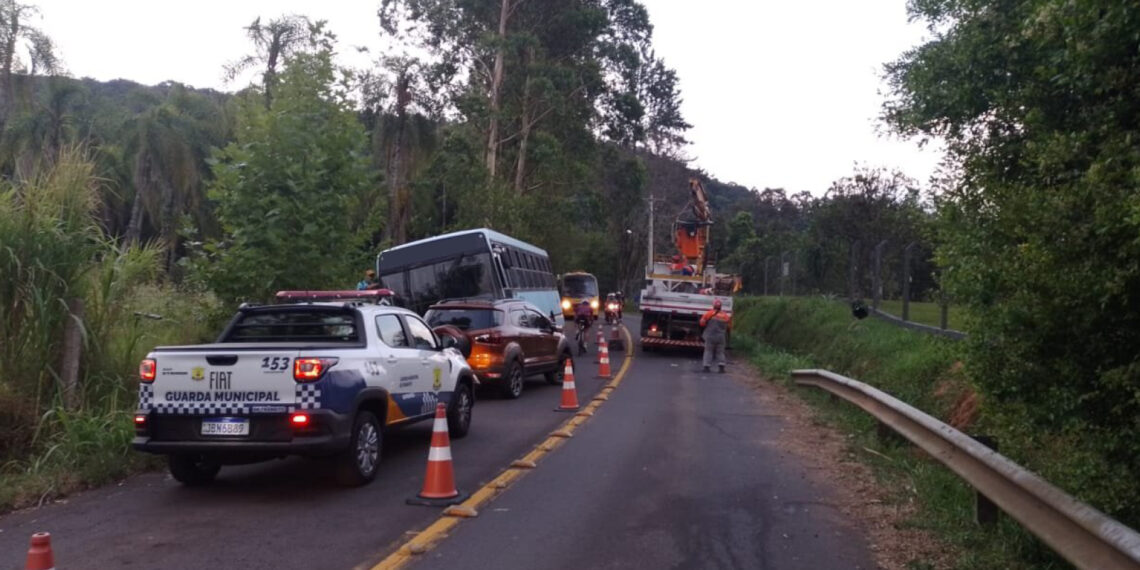Acidente em Sapiranga deixa passageiro de ônibus ferido