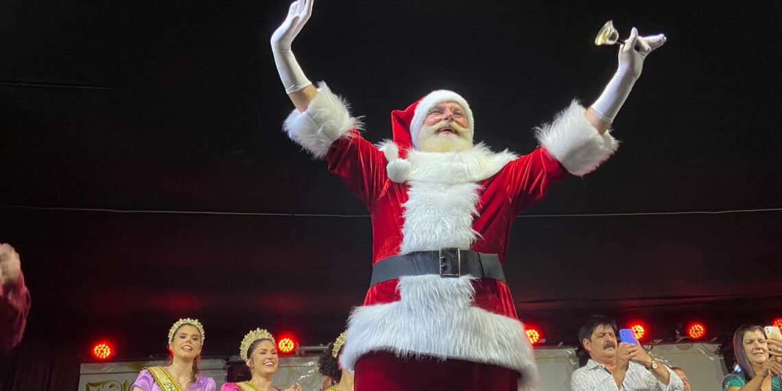 Desfile temático e chegada do Papai Noel são destaques na abertura do Natal na Praça de Sapiranga