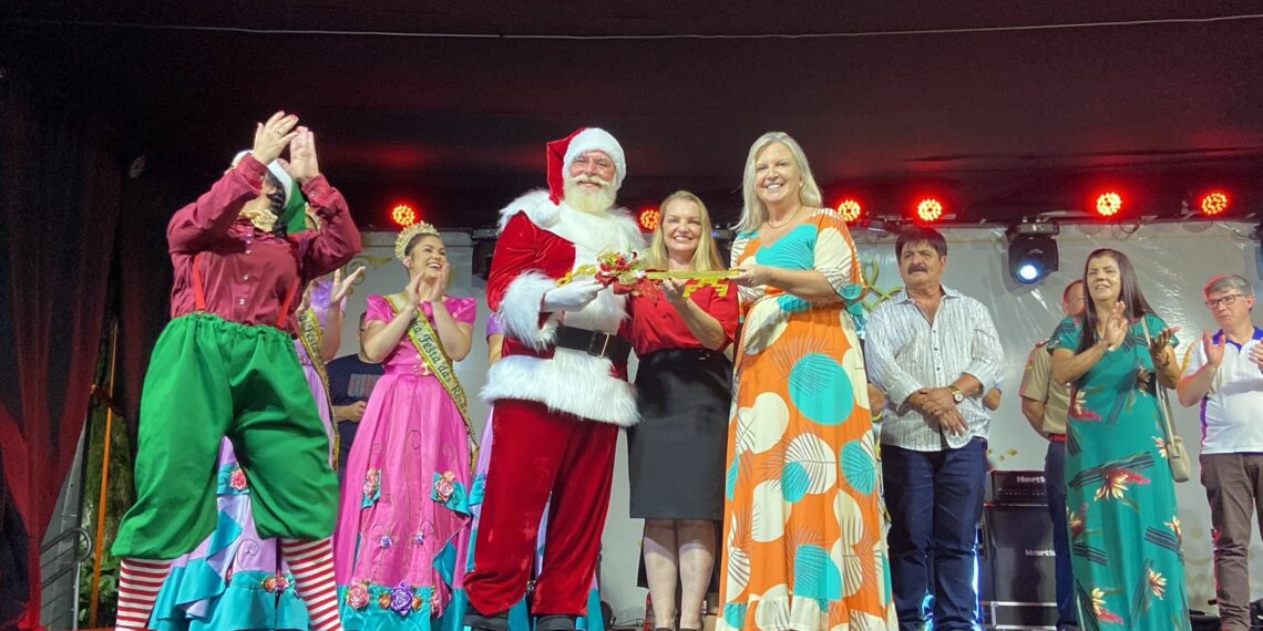 Desfile temático e chegada do Papai Noel são destaques na abertura do Natal na Praça de Sapiranga