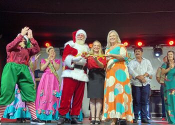 Desfile temático e chegada do Papai Noel são destaques na abertura do Natal na Praça de Sapiranga