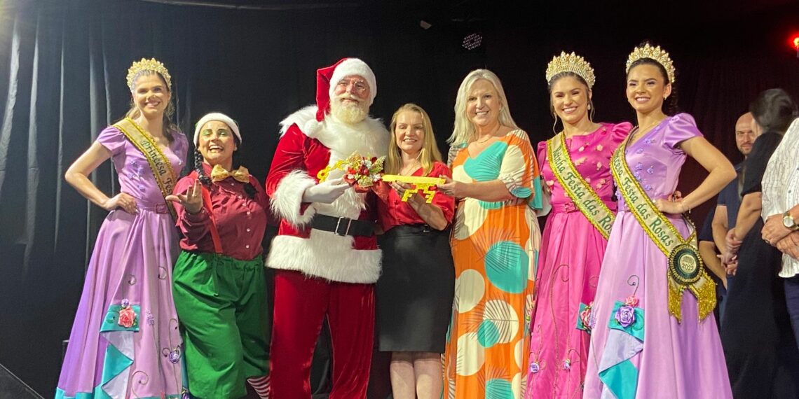 Desfile temático e chegada do Papai Noel são destaques na abertura do Natal na Praça de Sapiranga