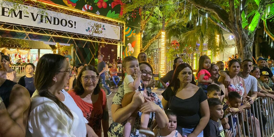 Desfile temático e chegada do Papai Noel são destaques na abertura do Natal na Praça de Sapiranga