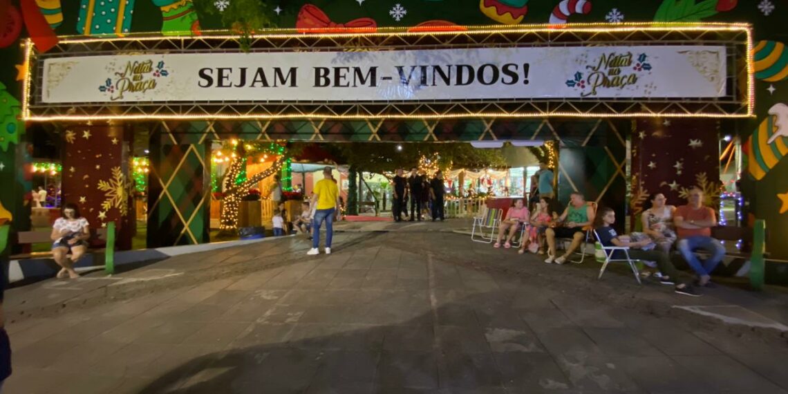 Desfile temático e chegada do Papai Noel são destaques na abertura do Natal na Praça de Sapiranga