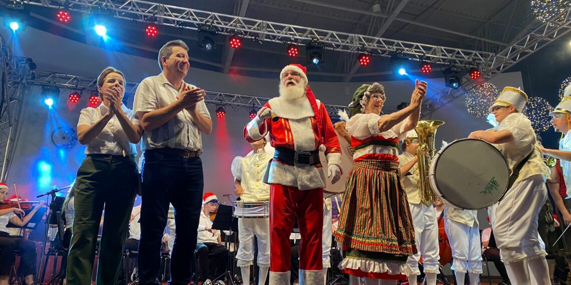 Espetáculo da Chegada do Papai Noel abre oficialmente o Natal da Integração de Campo Bom