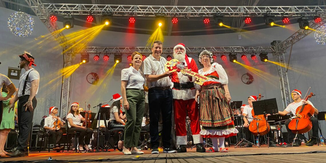Espetáculo da Chegada do Papai Noel abre oficialmente o Natal da Integração de Campo Bom