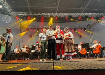 Espetáculo da Chegada do Papai Noel abre oficialmente o Natal da Integração de Campo Bom