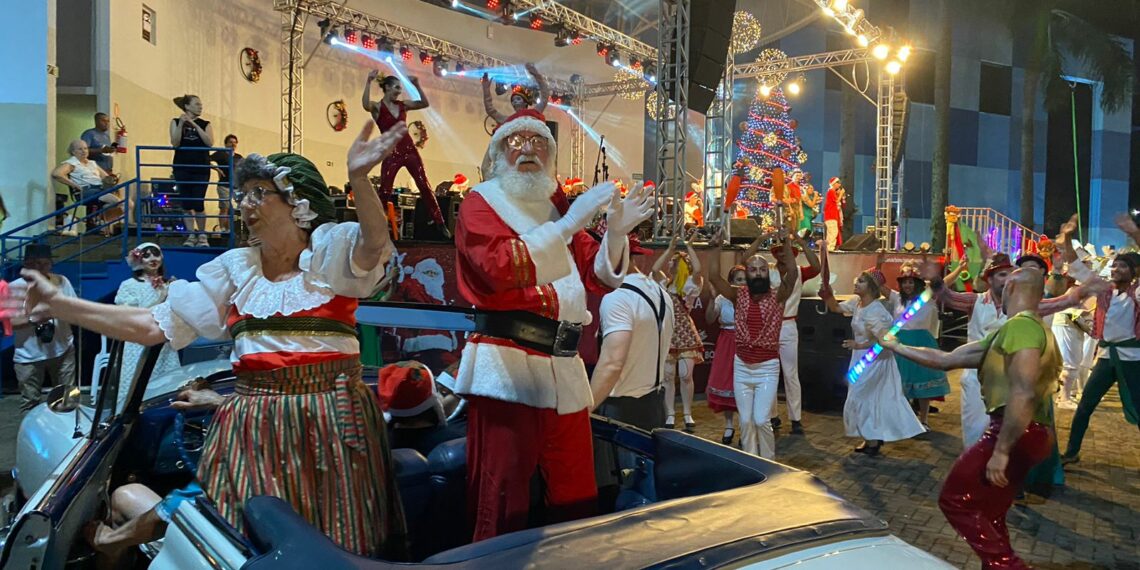 Espetáculo da Chegada do Papai Noel abre oficialmente o Natal da Integração de Campo Bom