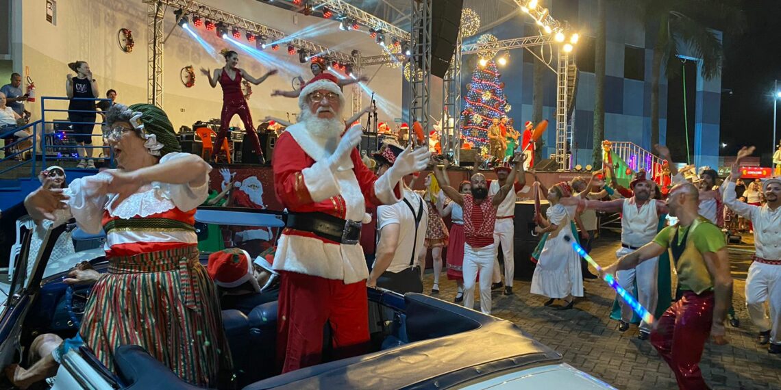 Espetáculo da Chegada do Papai Noel abre oficialmente o Natal da Integração de Campo Bom