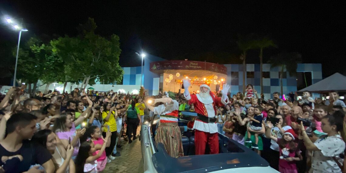 Espetáculo da Chegada do Papai Noel abre oficialmente o Natal da Integração de Campo Bom