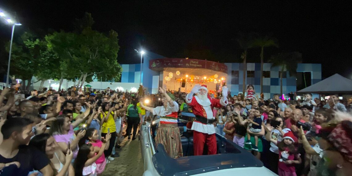Espetáculo da Chegada do Papai Noel abre oficialmente o Natal da Integração de Campo Bom