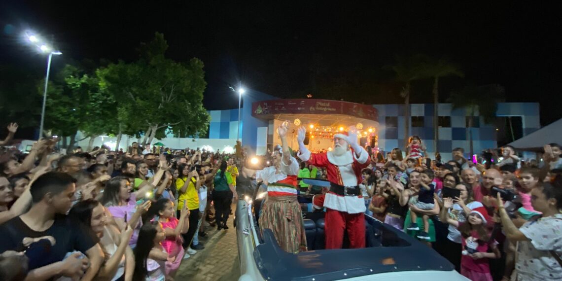 Espetáculo da Chegada do Papai Noel abre oficialmente o Natal da Integração de Campo Bom