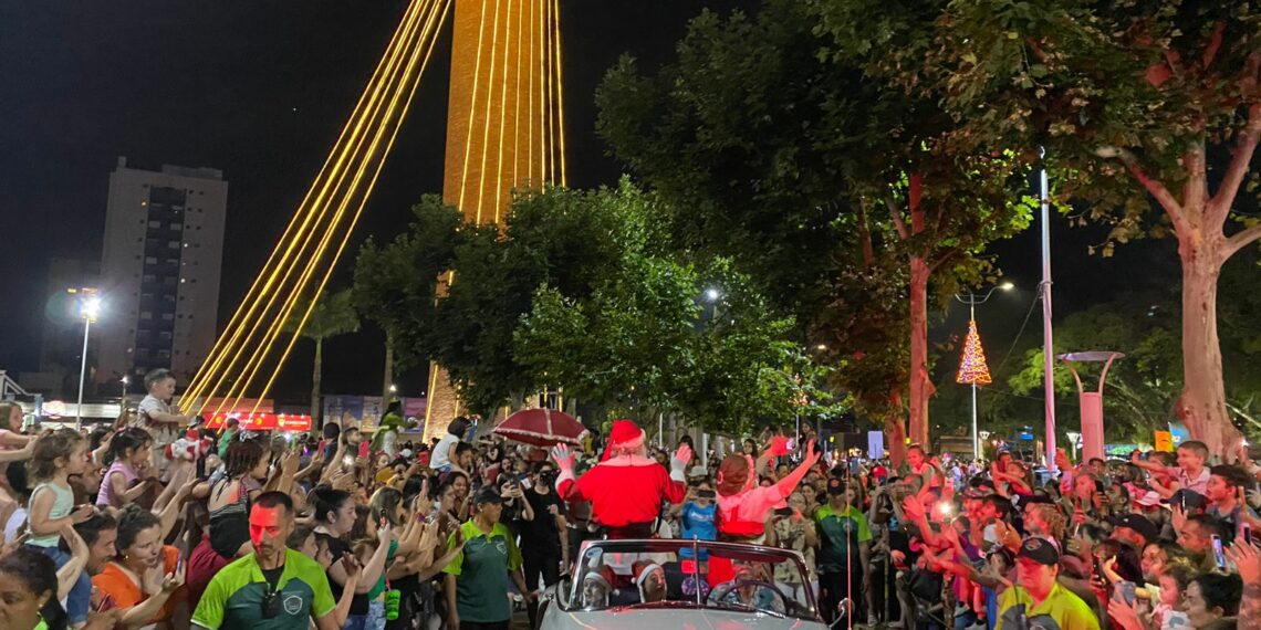 Espetáculo da Chegada do Papai Noel abre oficialmente o Natal da Integração de Campo Bom