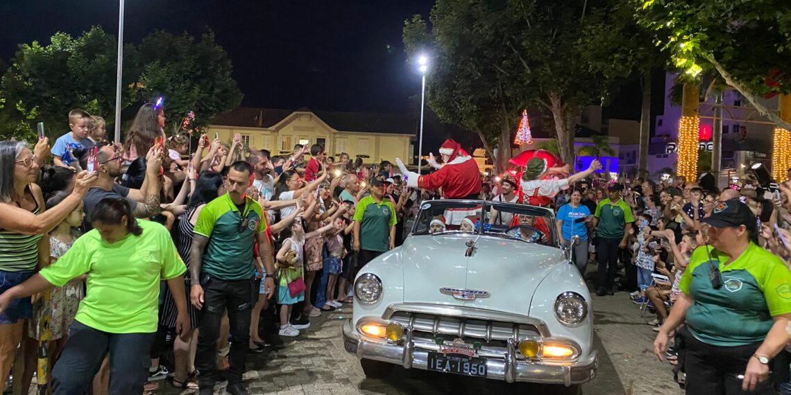 Espetáculo da Chegada do Papai Noel abre oficialmente o Natal da Integração de Campo Bom
