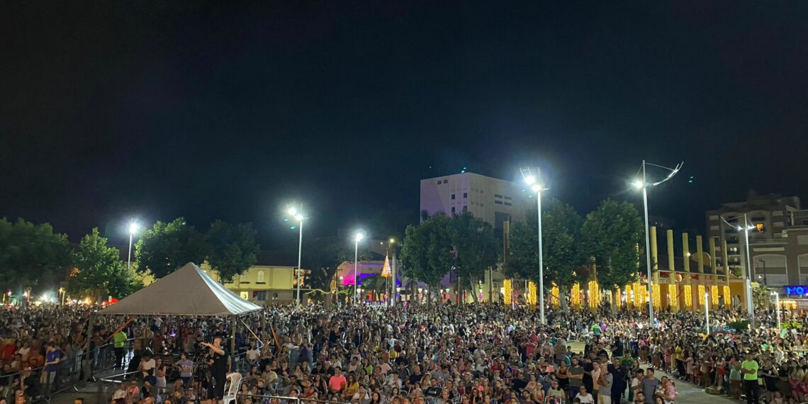 Espetáculo da Chegada do Papai Noel abre oficialmente o Natal da Integração de Campo Bom