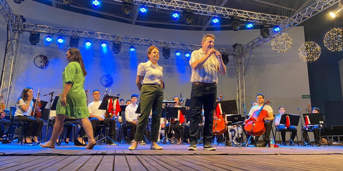 Espetáculo da Chegada do Papai Noel abre oficialmente o Natal da Integração de Campo Bom