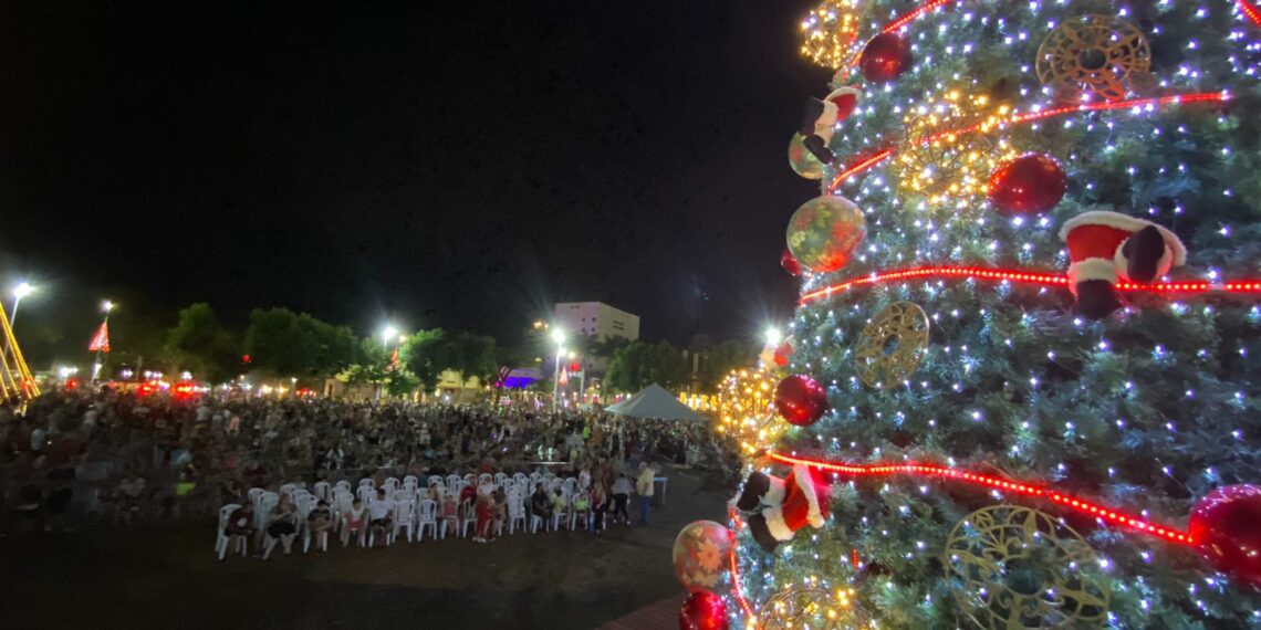 Espetáculo da Chegada do Papai Noel abre oficialmente o Natal da Integração de Campo Bom