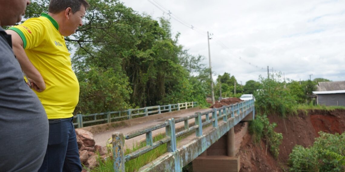 Prefeito de Campo Bom visita locais afetados pelo temporal de domingo
