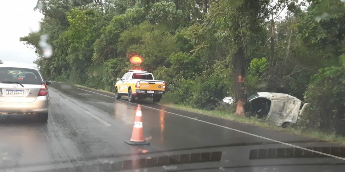 Capotamento causa lentidão no trânsito na RS-239 em Campo Bom