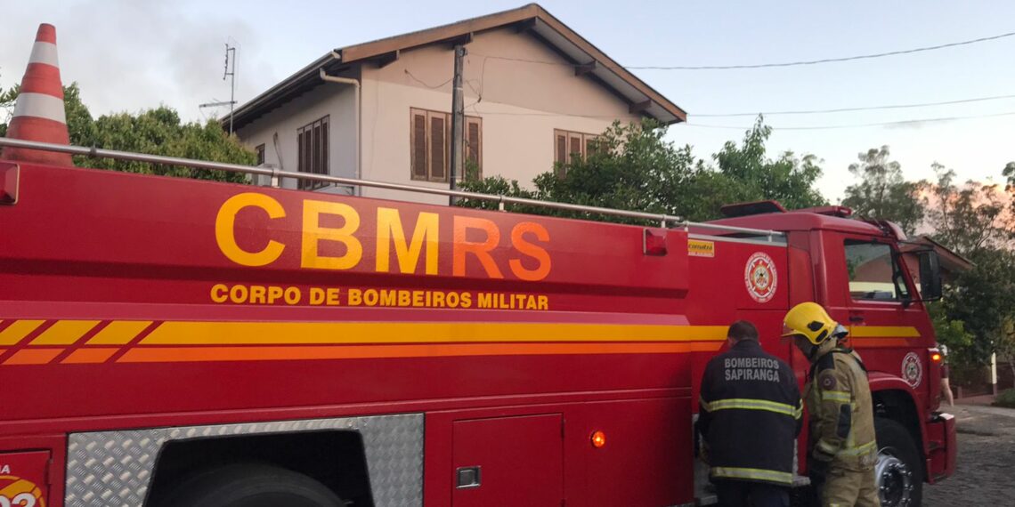 Incêndio atinge residência em Sapiranga