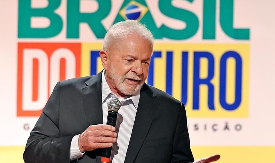 Lula recua e decide manter isenção de impostos federais sobre combustíveis