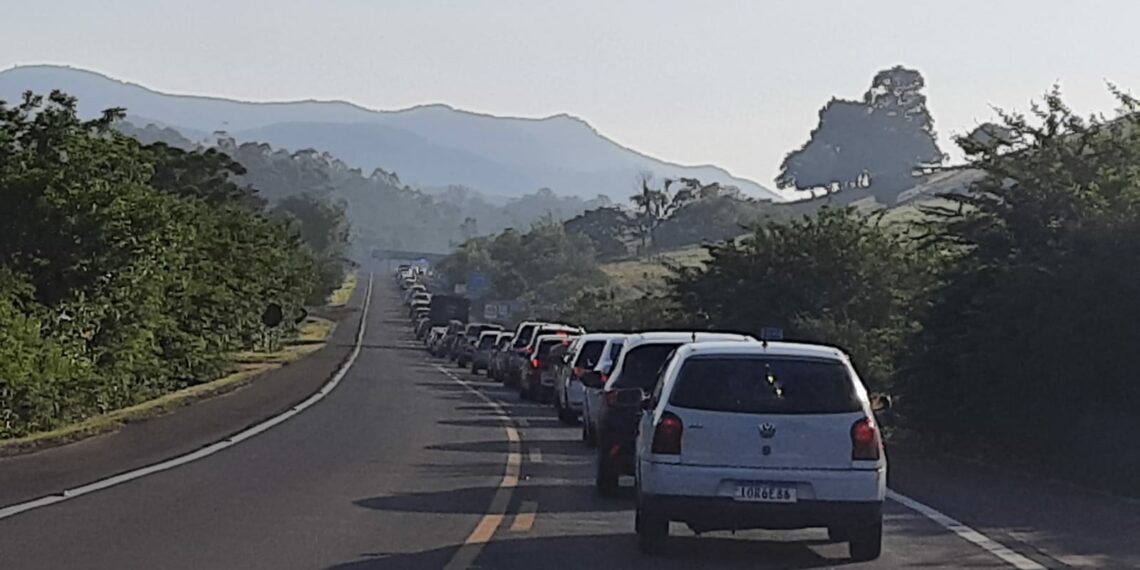 Mais de 250 mil veículos devem se dirigir ao Litoral para a virada de ano
