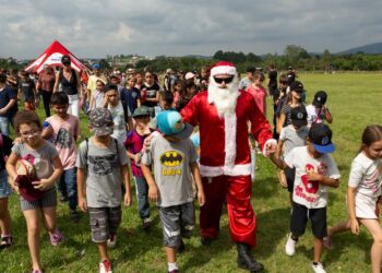 Cerca de 300 crianças da rede municipal de ensino de Sapiranga participam de evento de Natal