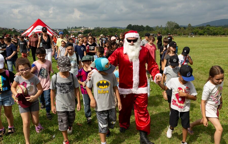 Cerca de 300 crianças da rede municipal de ensino de Sapiranga participam de evento de Natal