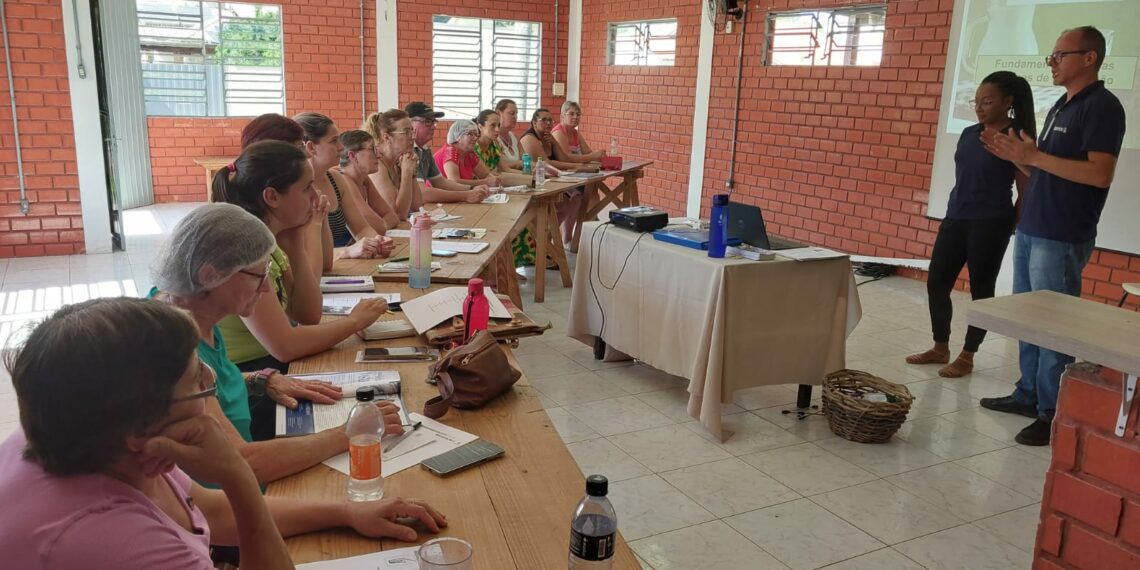 Emater e Departamento de Agricultura realizam curso em Nova Hartz