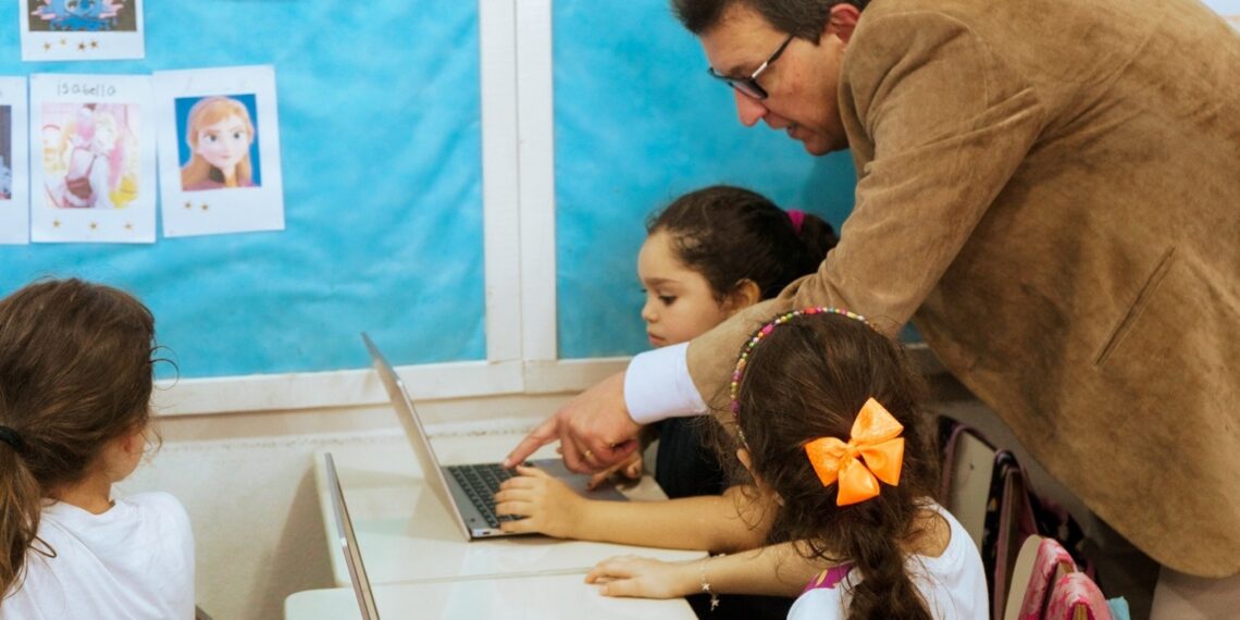 Aniversário de Campo Bom : Rede de ensino tem educação conectada