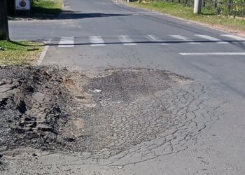 Problemas em obras de escolas e ruas seguem afetando comunidade de Araricá