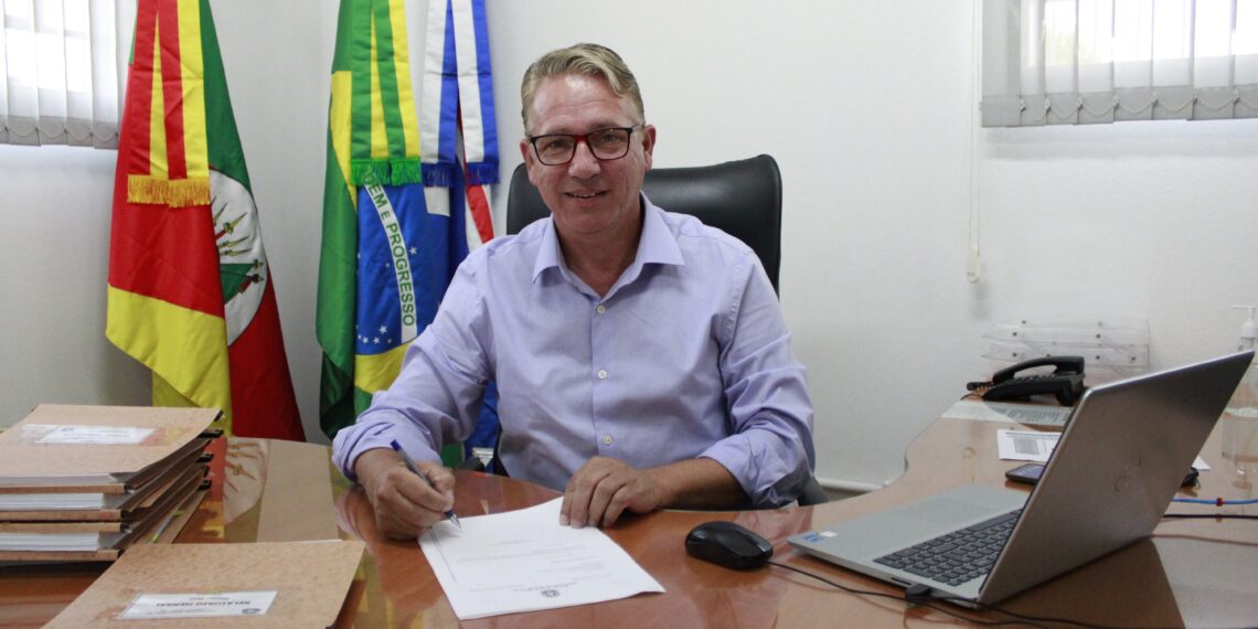 Vereador Jerri Moraes já desempenha suas atividades na presidência do Legislativo de Campo Bom